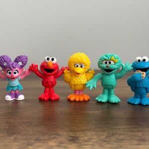 Lot of 6 Sesame Street Neighborhood Toy Action Figures Posable Cake Toppers
